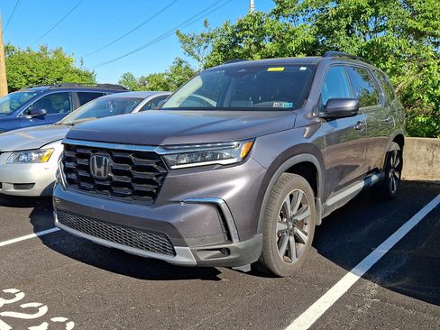 Used 2023 Honda Pilot Touring image 3