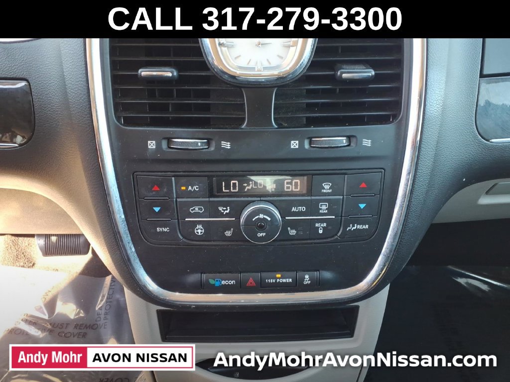 Used 2016 Chrysler Town & Country Touring-L FWD image 31