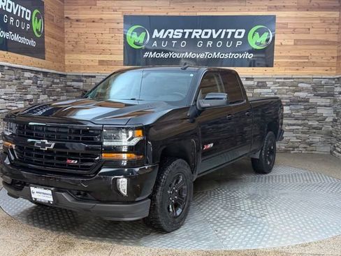 Used 2018 Chevrolet Silverado 1500 LT w/ Midnight Edition AWD/4WD image 4