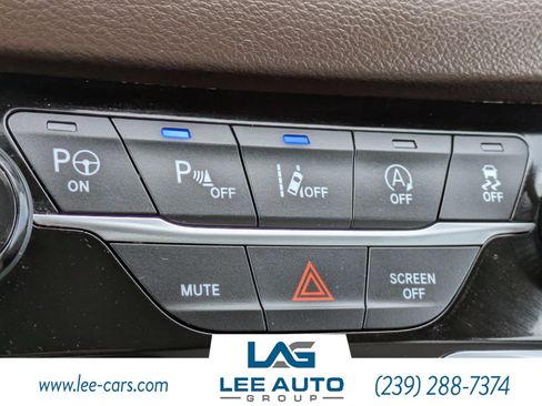 Used 2018 Chrysler Pacifica Touring-L w/ Advanced Safetytec Group FWD image 26