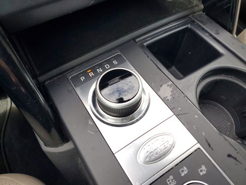 Used 2019 Land Rover Discovery SE image 26