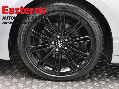 Used 2021 Toyota Avalon XSE FWD image 33