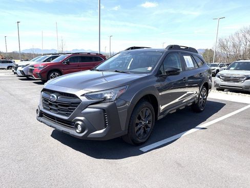 Used 2025 Subaru Outback Onyx Edition image 3
