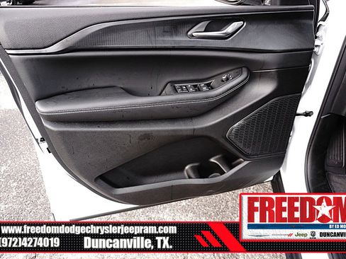 New 2025 Jeep Grand Cherokee L Altitude image 40