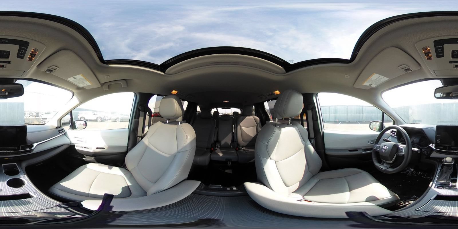 Used 2025 Toyota Sienna XLE FWD image 44