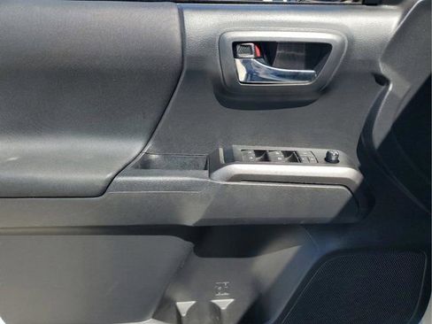 Used 2023 Toyota Tacoma TRD Sport w/ Technology Package image 12