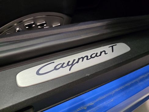 Used 2023 Porsche 718 Cayman w/ Premium Package RWD image 36