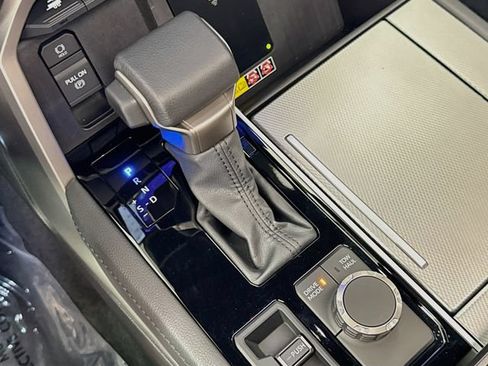 Used 2025 Toyota Sequoia Limited w/ Tow Technology Package AWD/4WD image 17