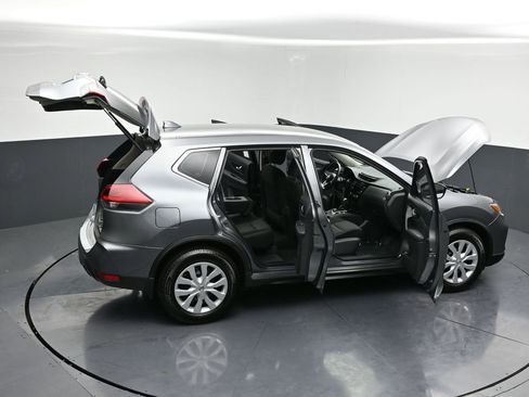 Used 2018 Nissan Rogue S image 32