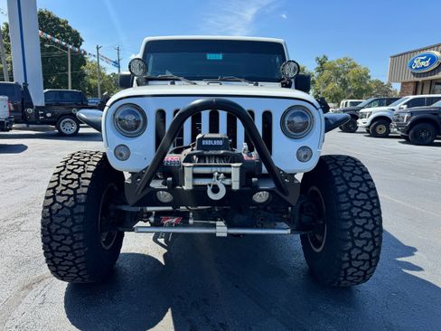 Used 2018 Jeep Wrangler Unlimited Rubicon w/ Cold Weather Group AWD/4WD image 2