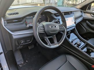 New 2026 Jeep Grand Cherokee Limited video 3