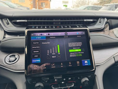 Used 2022 Jeep Grand Cherokee Limited w/ Luxury Tech Group II image 29