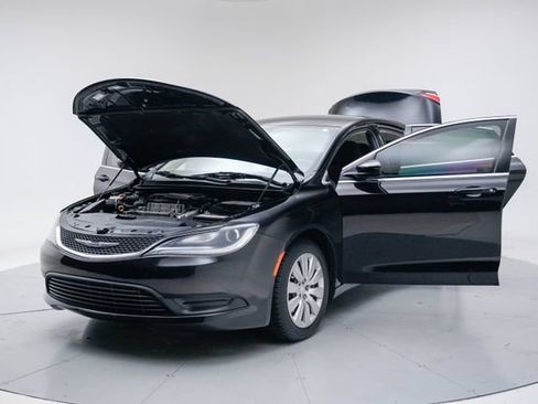 Used 2016 Chrysler 200 LX FWD image 17