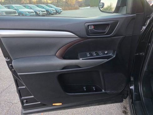 Used 2019 Toyota Highlander LE image 24