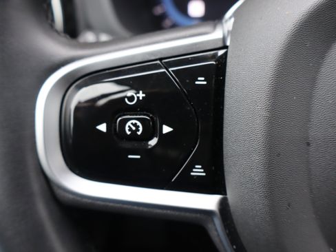 Used 2025 Volvo XC60 B5 Plus image 20