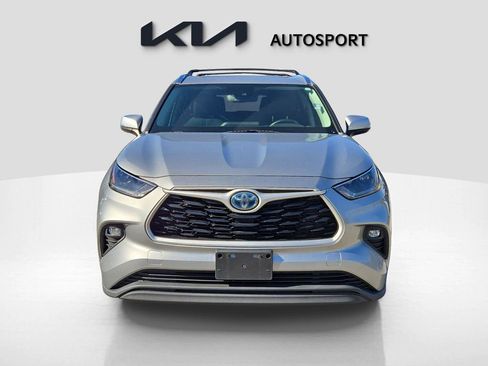 Used 2021 Toyota Highlander XLE image 2