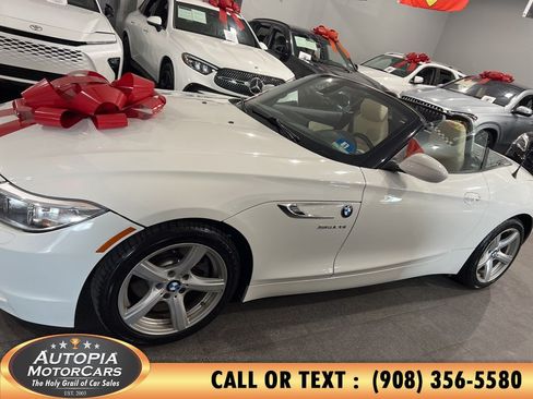Used 2014 BMW Z4 sDrive28i RWD image 3