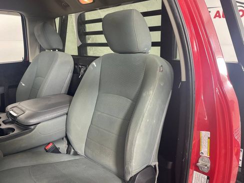 Used 2018 RAM 3500 Tradesman w/ Chrome Appearance Group RWD image 23