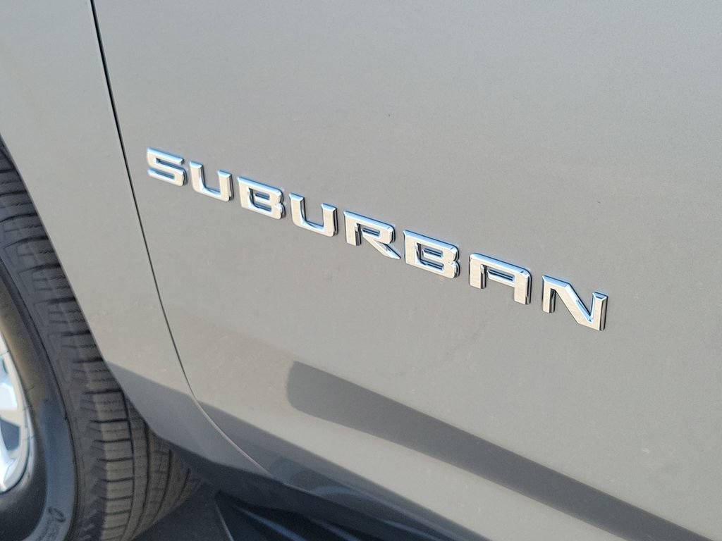 Used 2026 Chevrolet Suburban LS RWD image 31