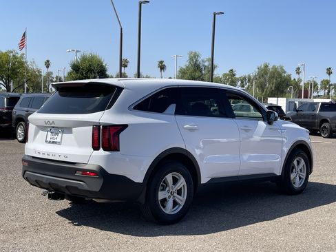 Used 2022 Kia Sorento LX FWD image 5