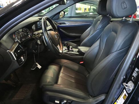 Used 2018 BMW 530i xDrive w/ Premium Package image 7
