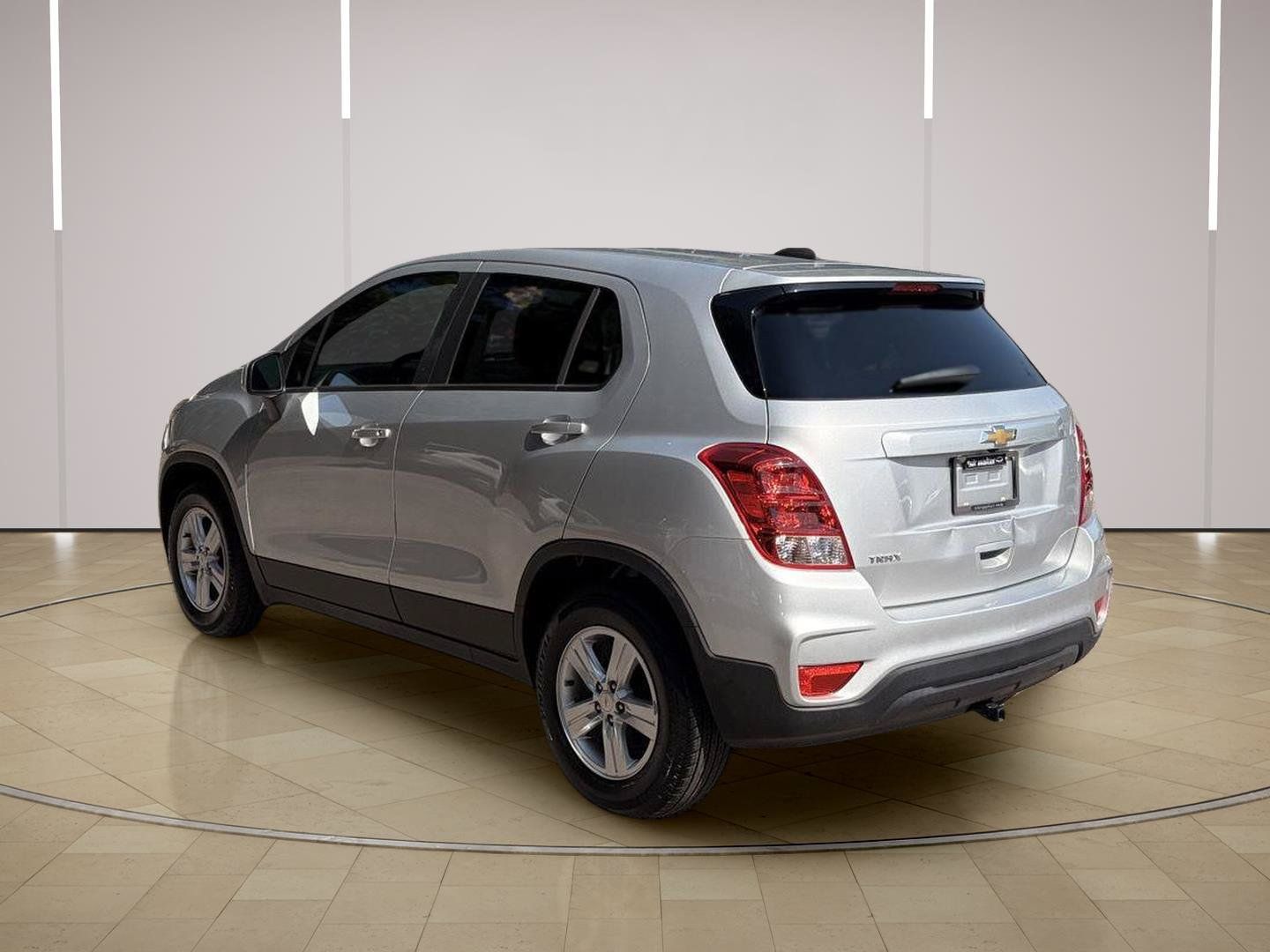Used 2022 Chevrolet Trax LS w/ Tint and Cruise Package FWD image 5
