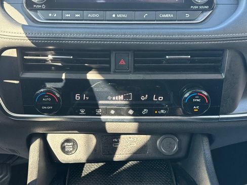 Used 2025 Nissan Rogue SV FWD image 23