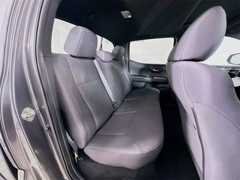 Used 2016 Toyota Tacoma TRD Sport image 33