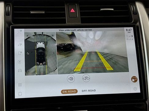 Used 2024 Land Rover Discovery S image 17