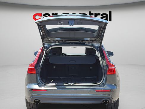 Used 2021 Volvo V60 T5 Momentum FWD image 22