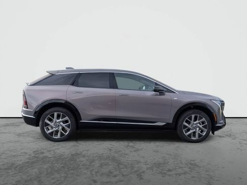 New 2026 Cadillac Optiq Luxury 1 image 5