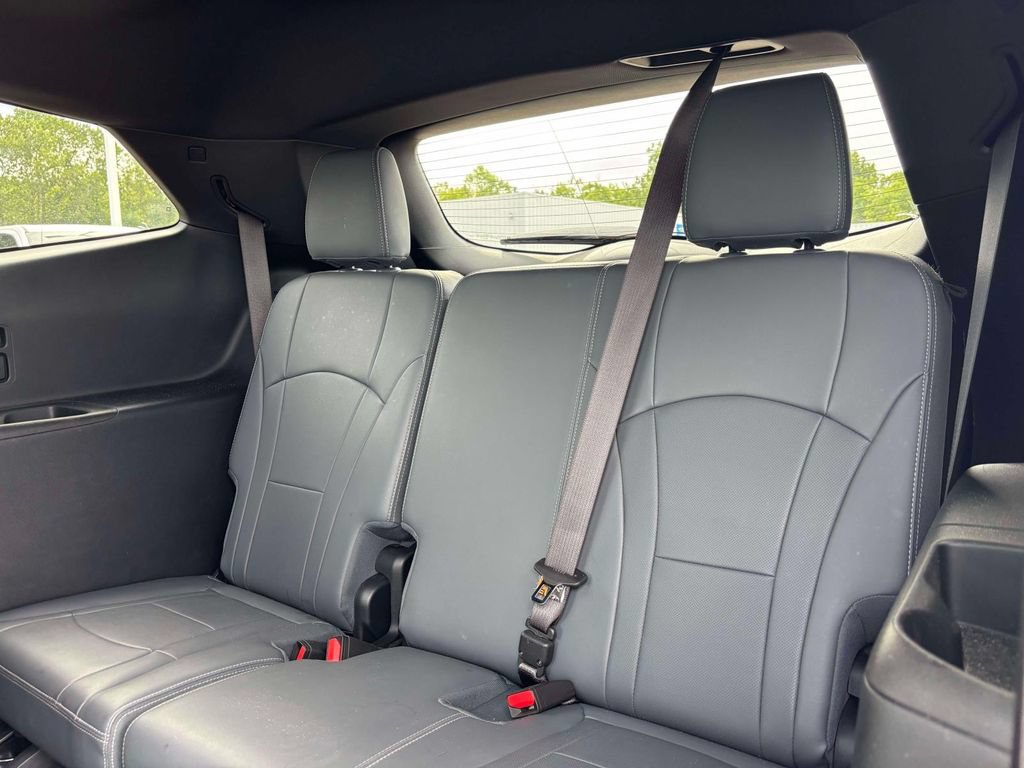 Used 2024 Buick Enclave Essence w/ Experience Buick Package AWD/4WD image 24