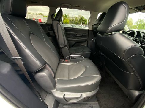 Used 2025 Toyota Grand Highlander AWD image 20