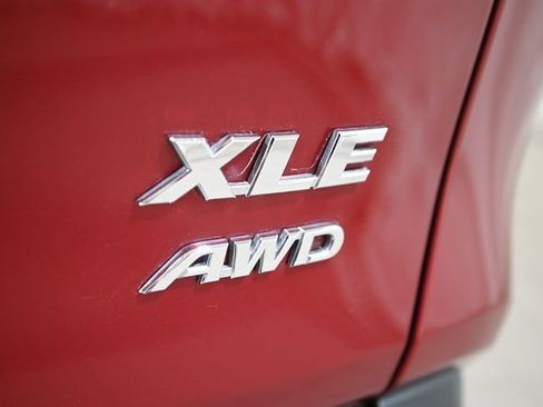 Used 2019 Toyota RAV4 XLE image 18