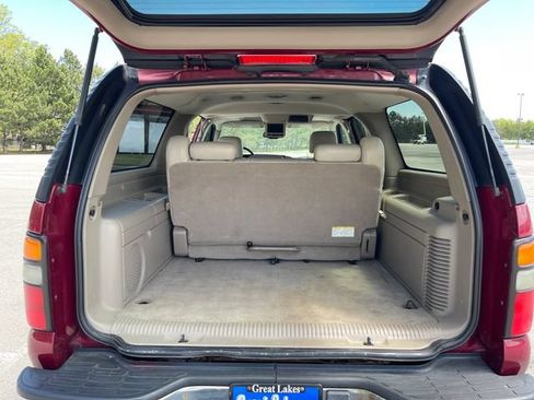 Used 2005 Chevrolet Suburban LT w/ Preferred Equipment Group AWD/4WD image 29