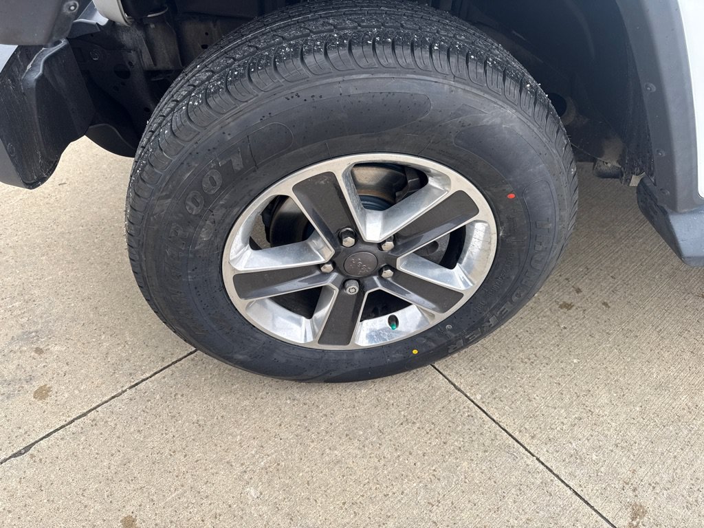 Used 2019 Jeep Wrangler Unlimited Sahara w/ Dual Top Group AWD/4WD image 9