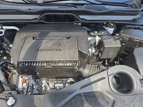 Used 2025 Honda Pilot Sport image 29
