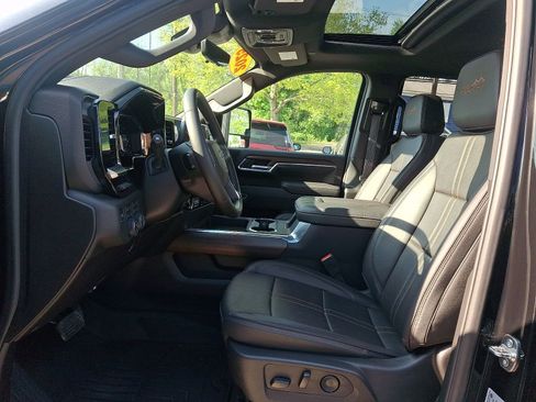 Used 2025 Chevrolet Silverado 2500 High Country w/ High Country Premium Package AWD/4WD image 13