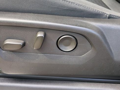 Used 2025 Chevrolet Silverado 1500 LT image 11