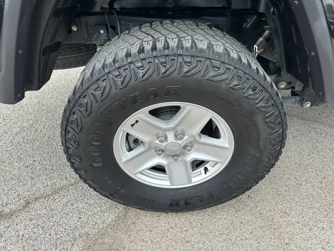 Used 2020 Jeep Gladiator Overland AWD/4WD image 29