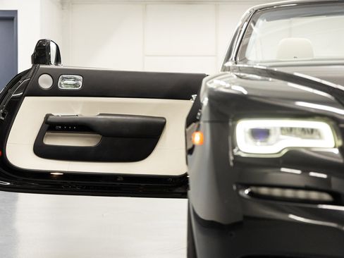 Used 2017 Rolls-Royce Dawn RWD image 37