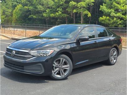 Used 2023 Volkswagen Jetta SE w/ Panoramic Sunroof Package