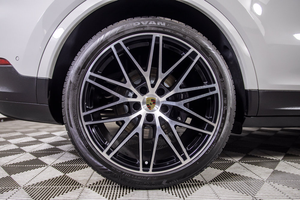 Used 2024 Porsche Cayenne Coupe AWD/4WD image 46