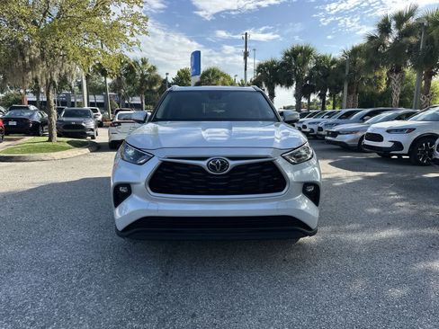 Used 2023 Toyota Highlander XLE FWD image 9