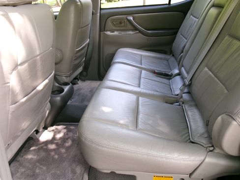Used 2003 Toyota Sequoia SR5 RWD image 37