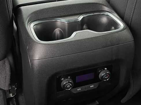 Used 2025 Chevrolet Traverse LT image 24