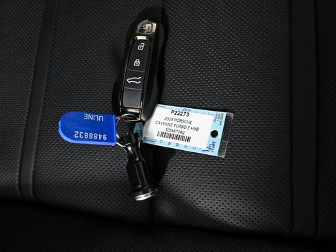 New 2025 Porsche Cayenne Turbo image 32