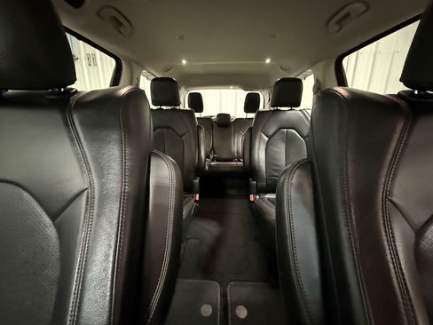 Used 2017 Chrysler Pacifica Touring-L Plus FWD image 22