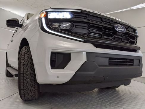 New 2025 Ford Expedition Active image 28