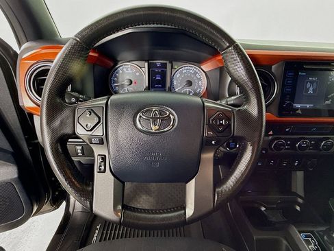 Certified 2016 Toyota Tacoma TRD Off-Road w/ Premium & Technology Package AWD/4WD image 13